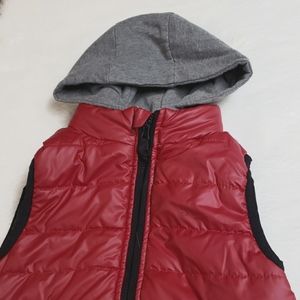 Boys Size 8 Red Puffer Vest with Gray Hood, Zipper pockets Canyon River Blues